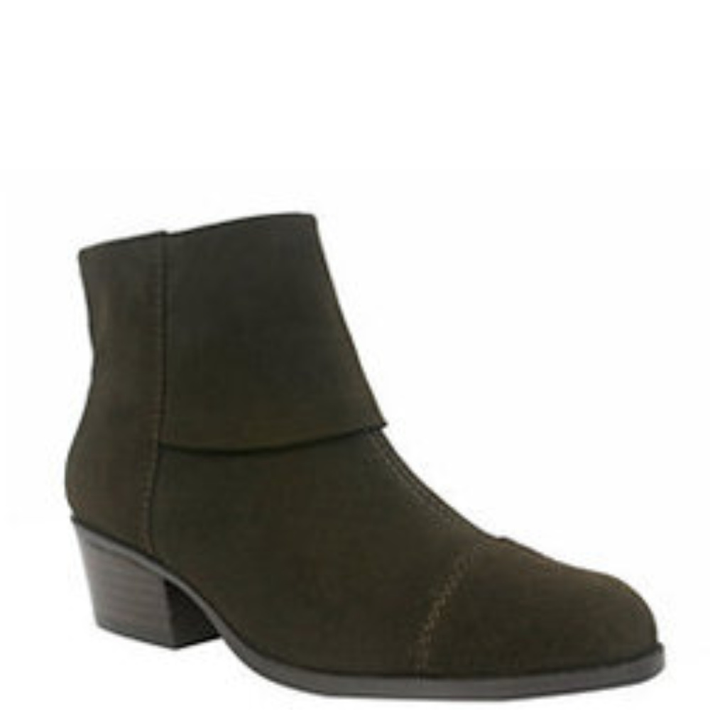 Lord &Taylor EllenTracy Randa Suede Boots - Picture 1 of 7
